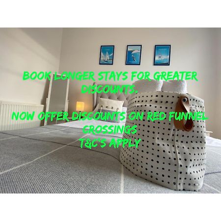 Wight On The Beach, Sleeps 4, Free Off Road Parking, Balcony With Sea Views Ryde  Εξωτερικό φωτογραφία