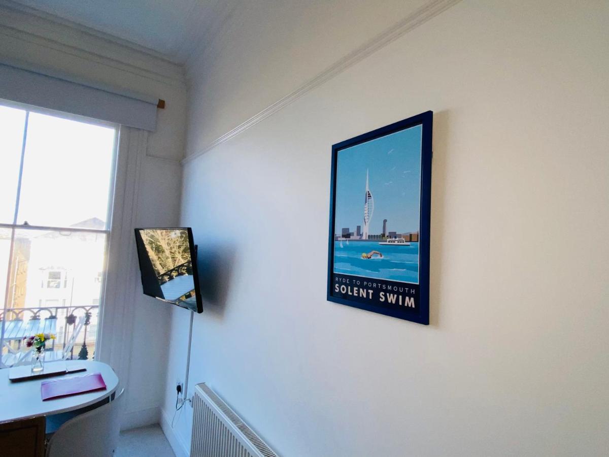 Wight On The Beach, Sleeps 4, Free Off Road Parking, Balcony With Sea Views Ryde  Εξωτερικό φωτογραφία