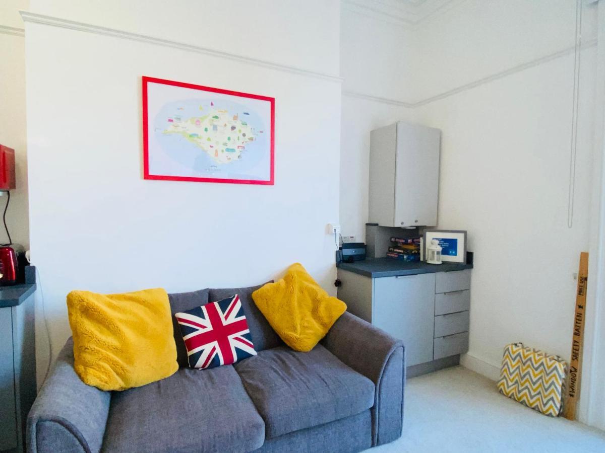 Wight On The Beach, Sleeps 4, Free Off Road Parking, Balcony With Sea Views Ryde  Εξωτερικό φωτογραφία