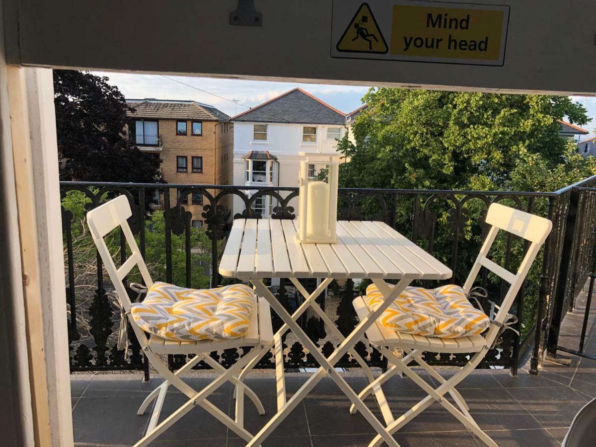 Wight On The Beach, Sleeps 4, Free Off Road Parking, Balcony With Sea Views Ryde  Εξωτερικό φωτογραφία