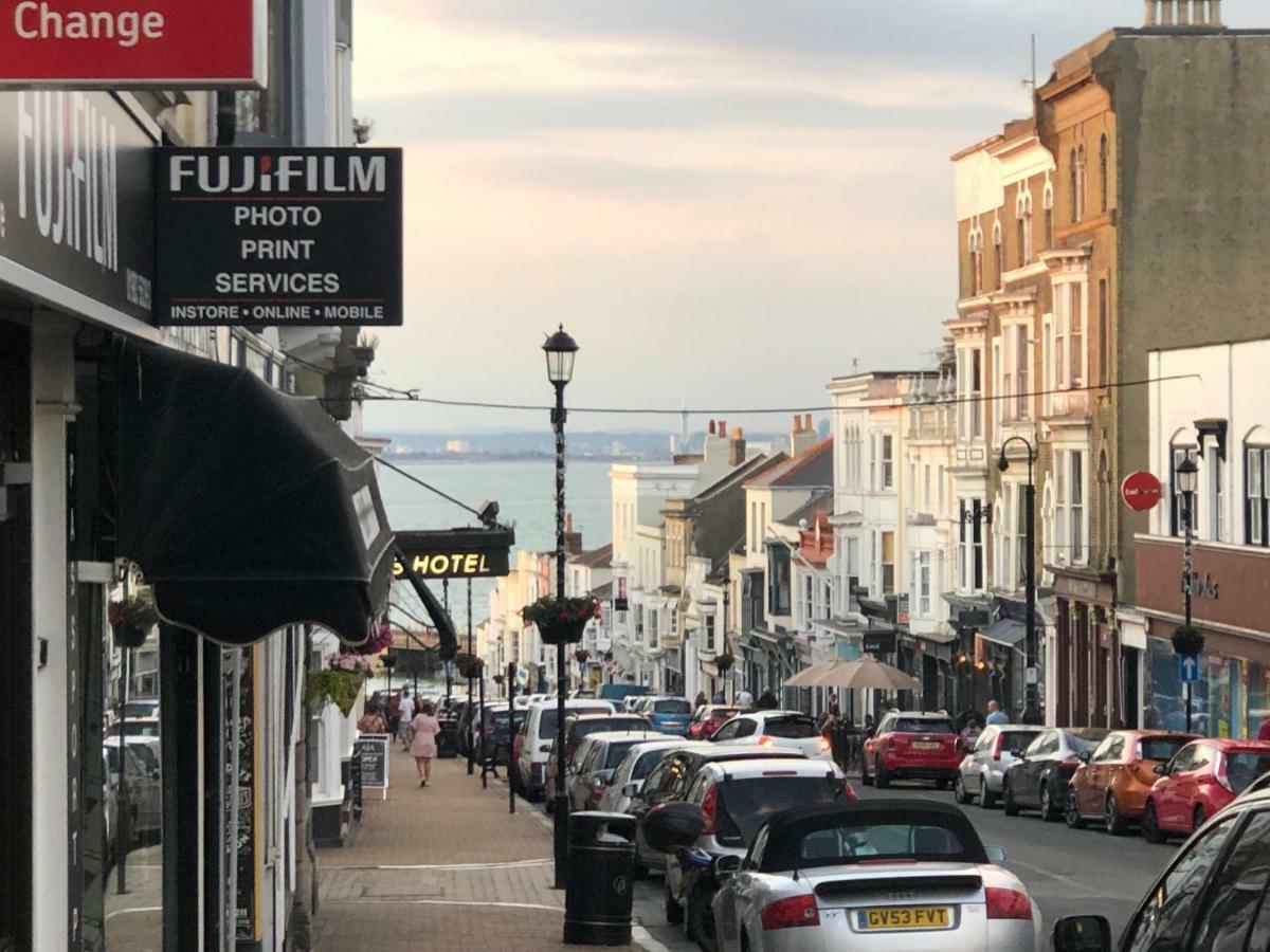 Wight On The Beach, Sleeps 4, Free Off Road Parking, Balcony With Sea Views Ryde  Εξωτερικό φωτογραφία