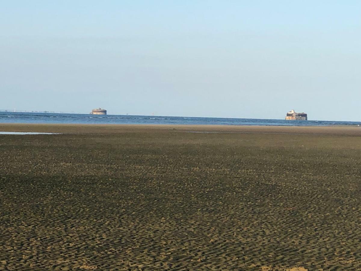 Wight On The Beach, Sleeps 4, Free Off Road Parking, Balcony With Sea Views Ryde  Εξωτερικό φωτογραφία