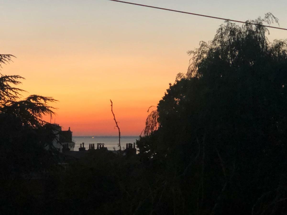 Wight On The Beach, Sleeps 4, Free Off Road Parking, Balcony With Sea Views Ryde  Εξωτερικό φωτογραφία