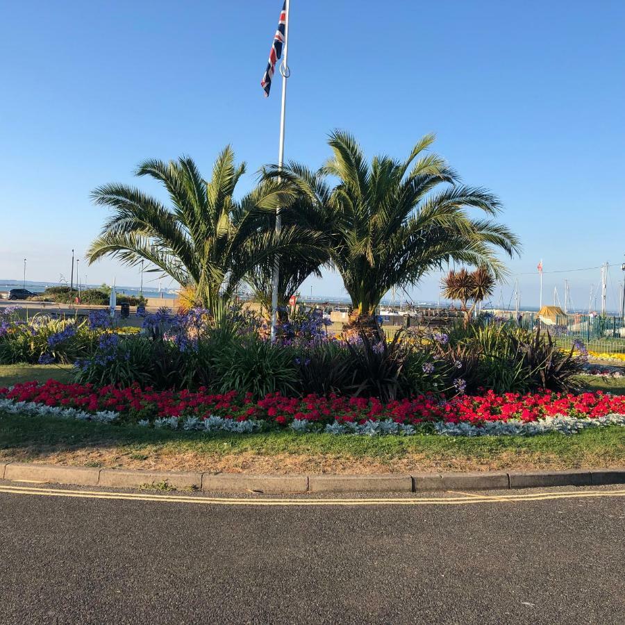 Wight On The Beach, Sleeps 4, Free Off Road Parking, Balcony With Sea Views Ryde  Εξωτερικό φωτογραφία