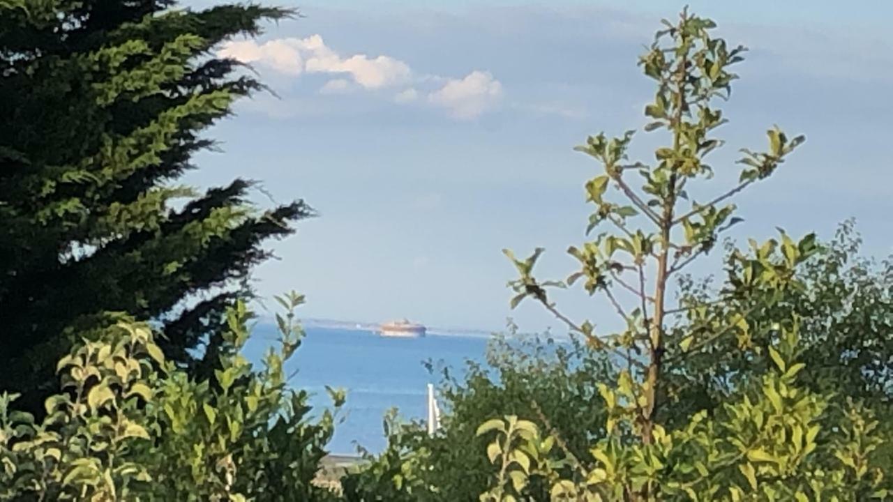 Wight On The Beach, Sleeps 4, Free Off Road Parking, Balcony With Sea Views Ryde  Εξωτερικό φωτογραφία