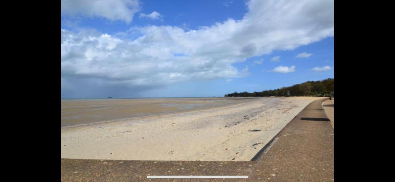 Wight On The Beach, Sleeps 4, Free Off Road Parking, Balcony With Sea Views Ryde  Εξωτερικό φωτογραφία